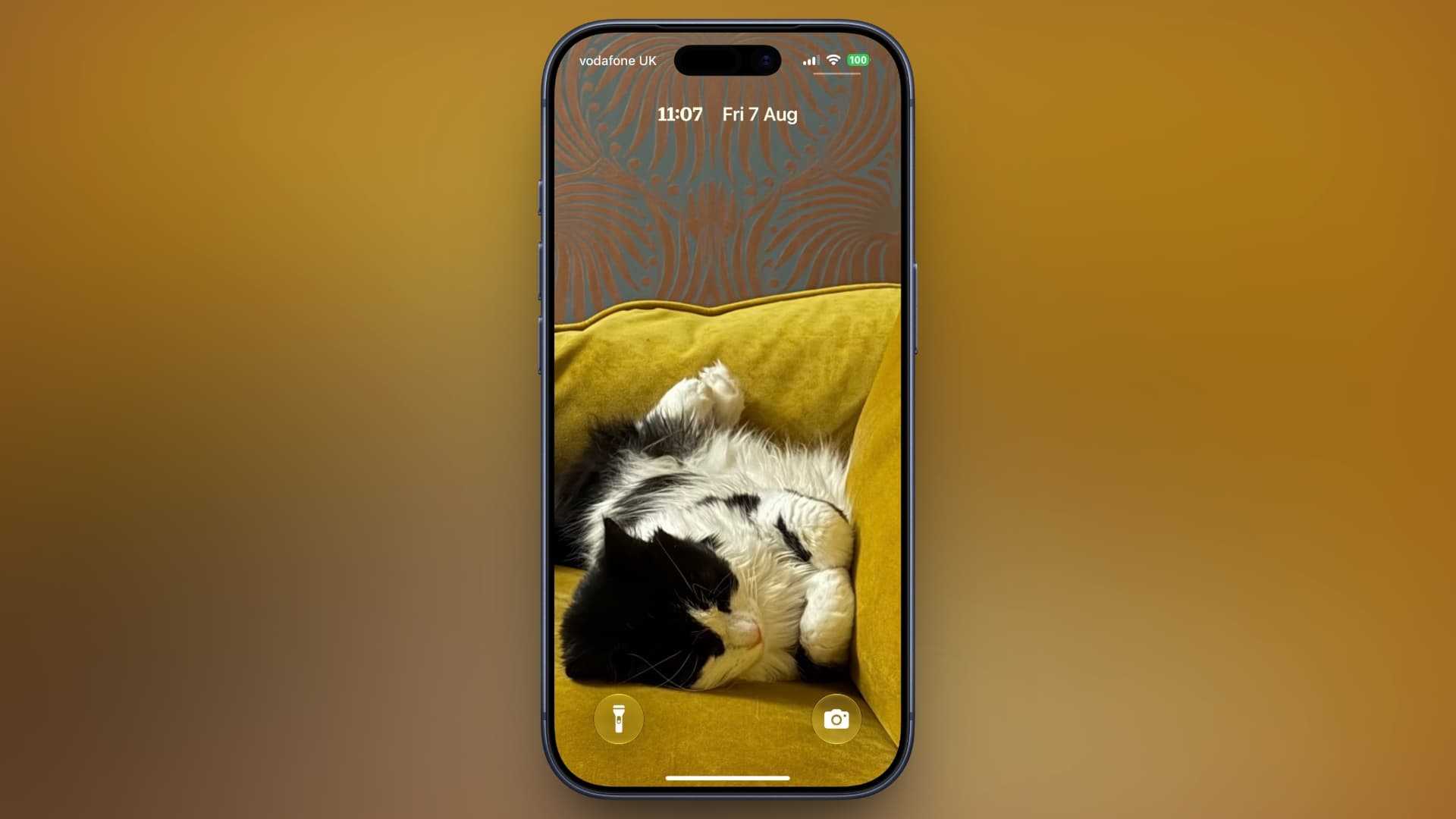 O novo relógio compacto do iOS dá espaço para o seu papel de parede respirar